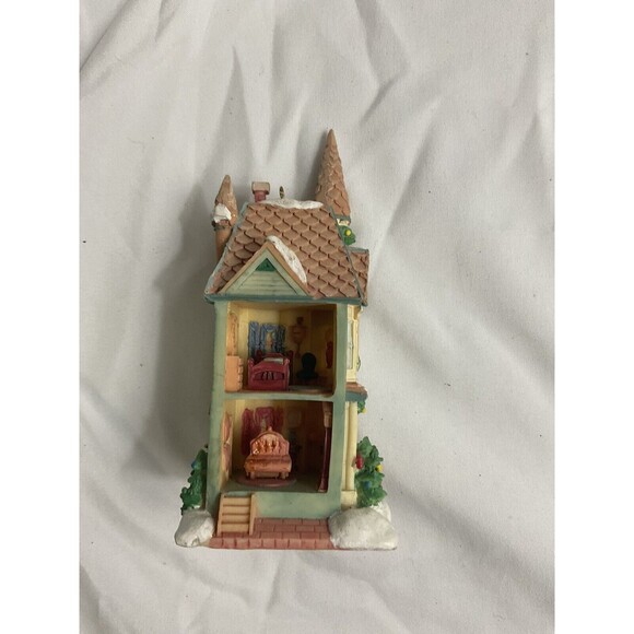 Carlton Cards Ornament Christmas Town Inn Bed and Breakfast Victorian 1997 - Picture 6 of 7